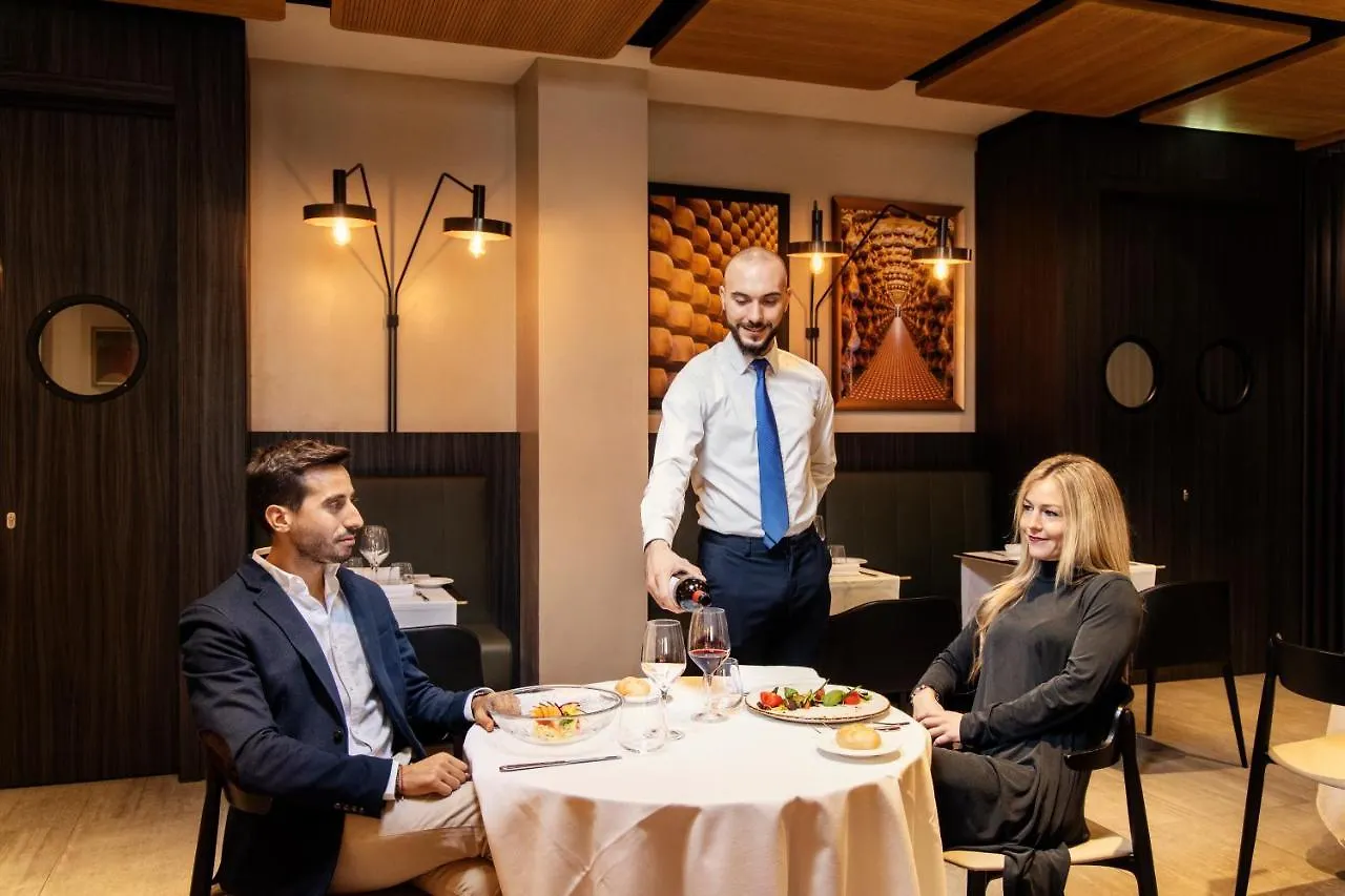**** Hotel Novotel Parma Centro Italien