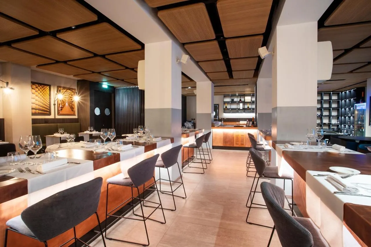 Novotel Parma Centro מלון